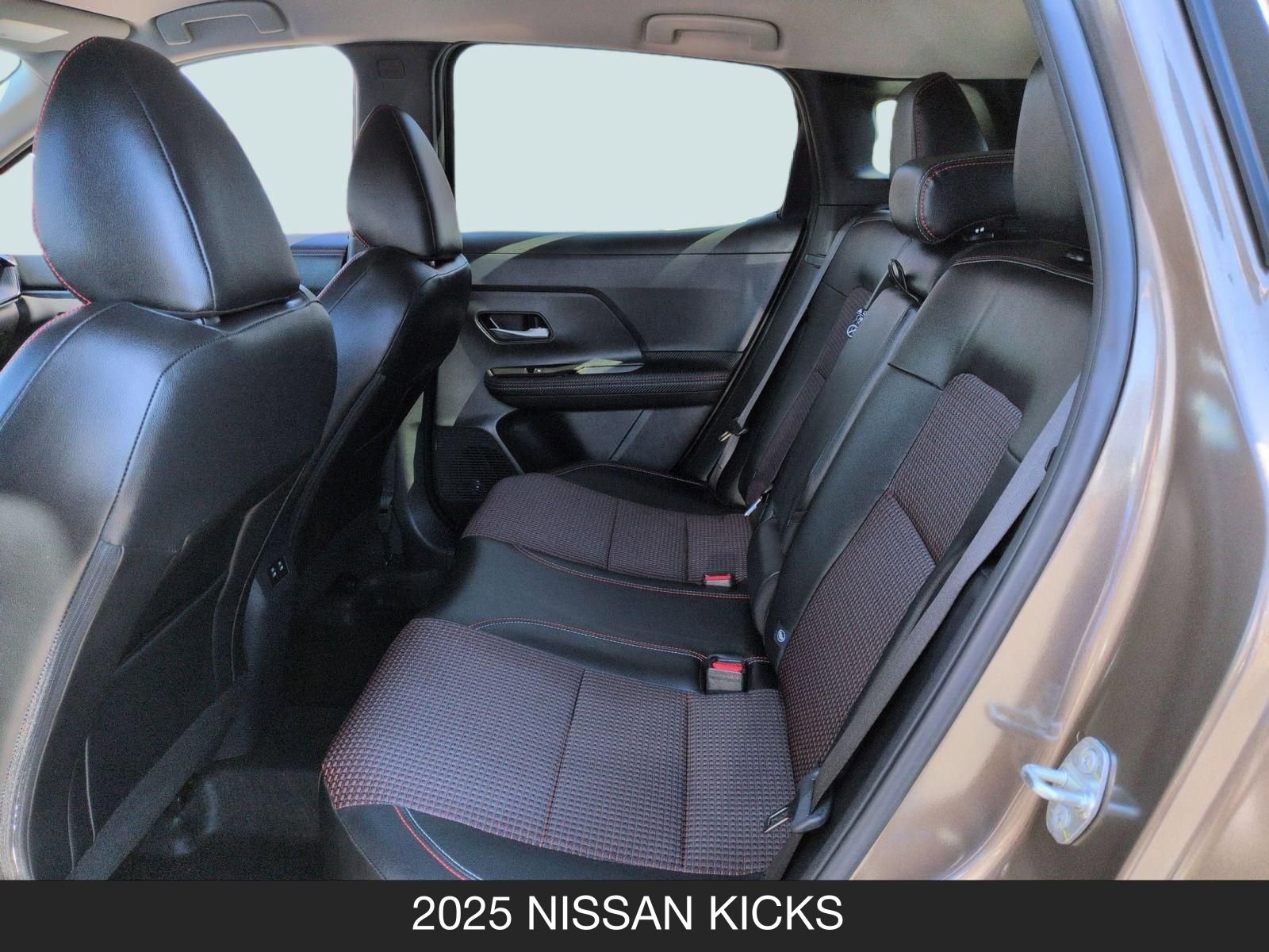 Certified 2025 Nissan Kicks SR image 15