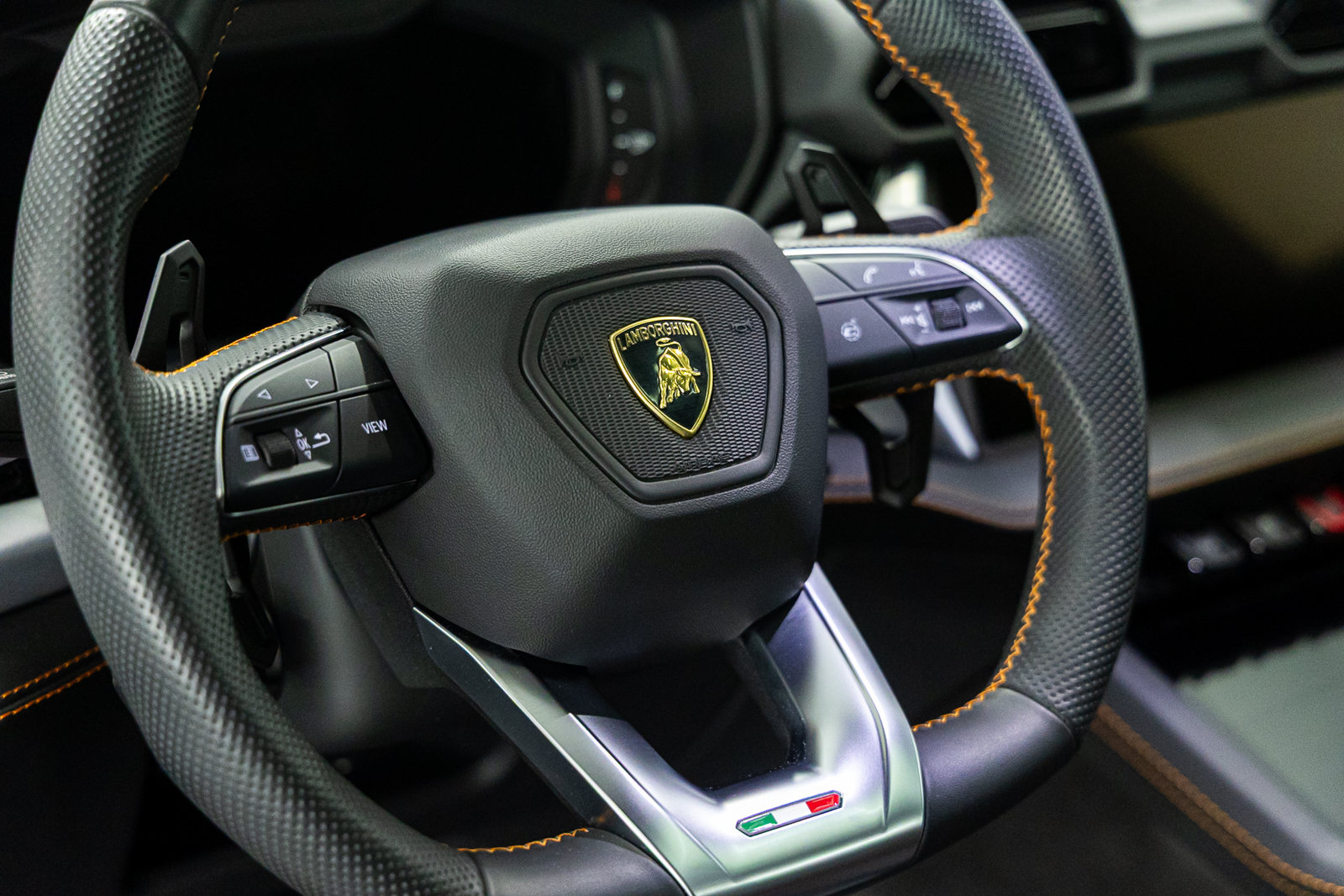 Used 2025 Lamborghini Urus S AWD/4WD image 23