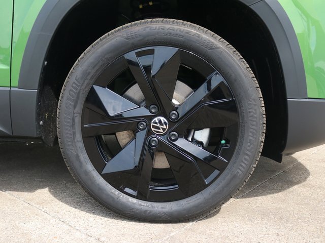 New 2025 Volkswagen Taos SE image 5