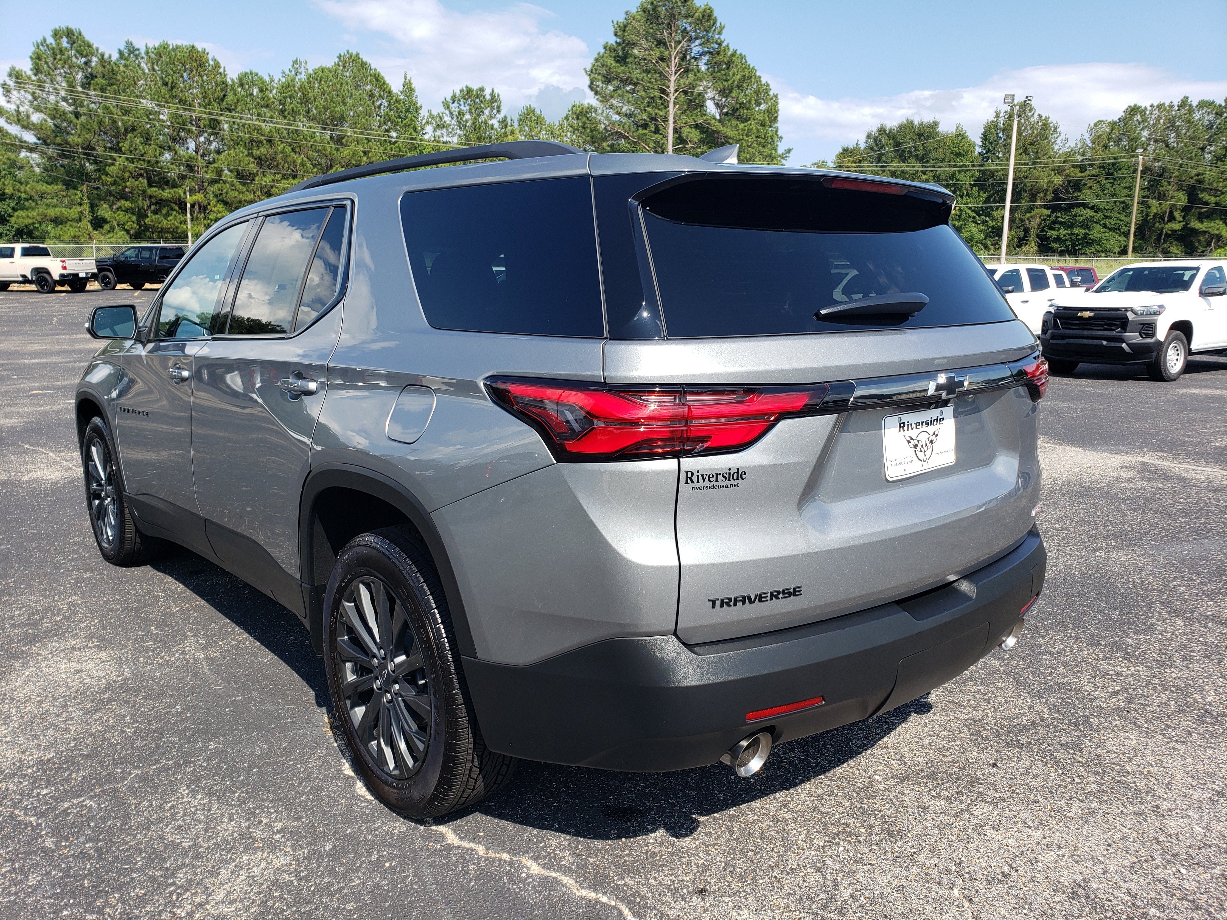 Used 2023 Chevrolet Traverse RS w/ LPO, Floor Liner Package FWD image 4