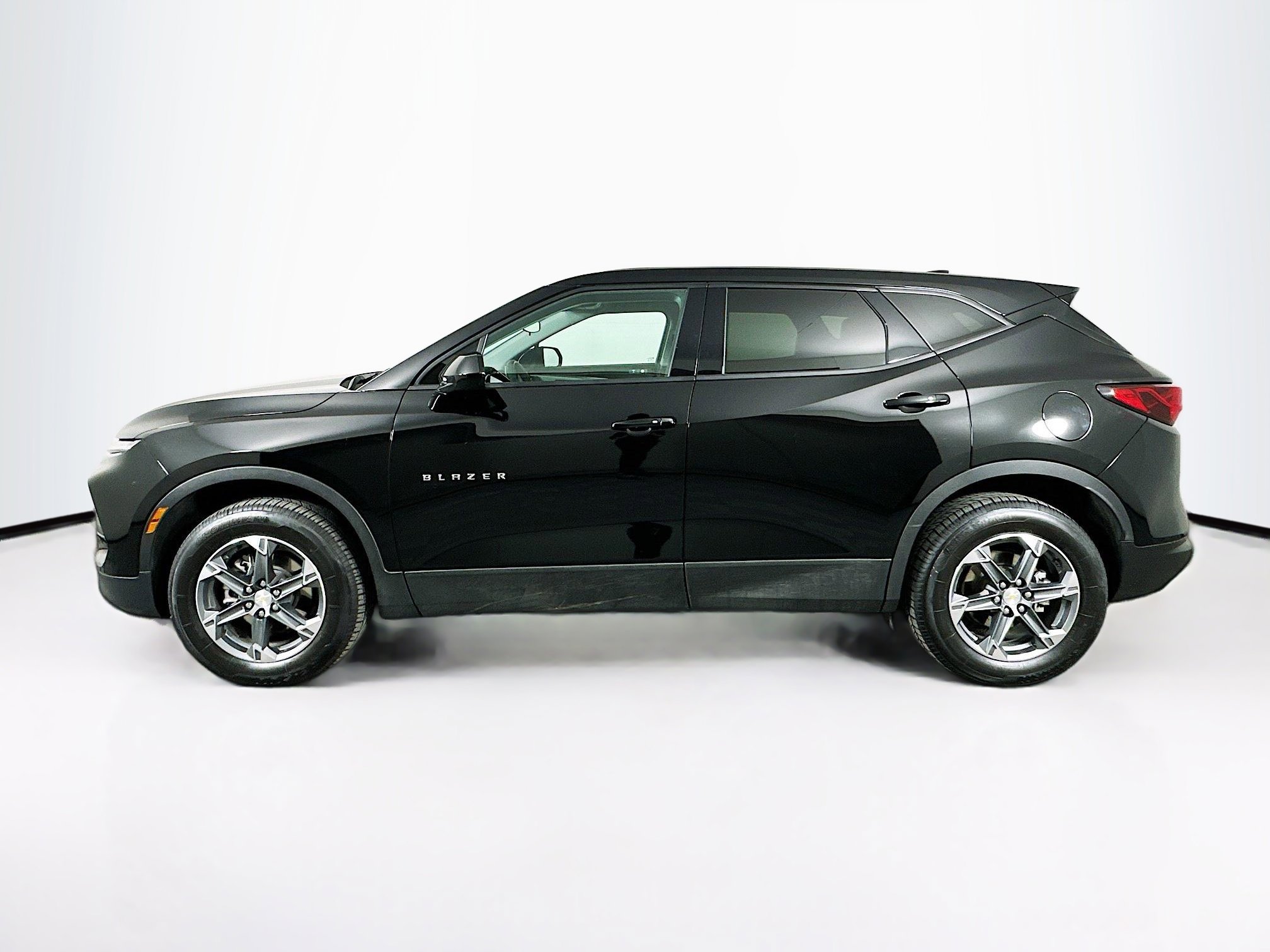 Used 2025 Chevrolet Blazer LT FWD image 4