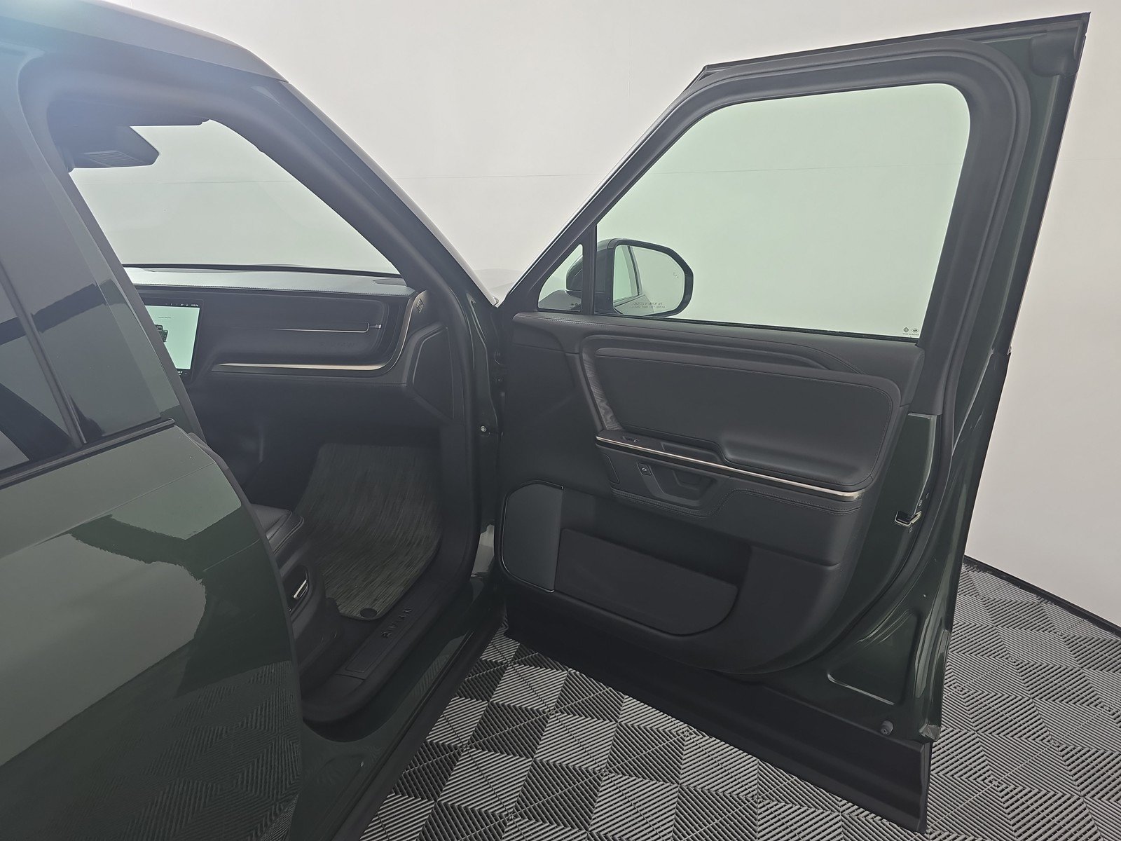 Used 2025 Rivian R1T Adventure AWD/4WD image 19
