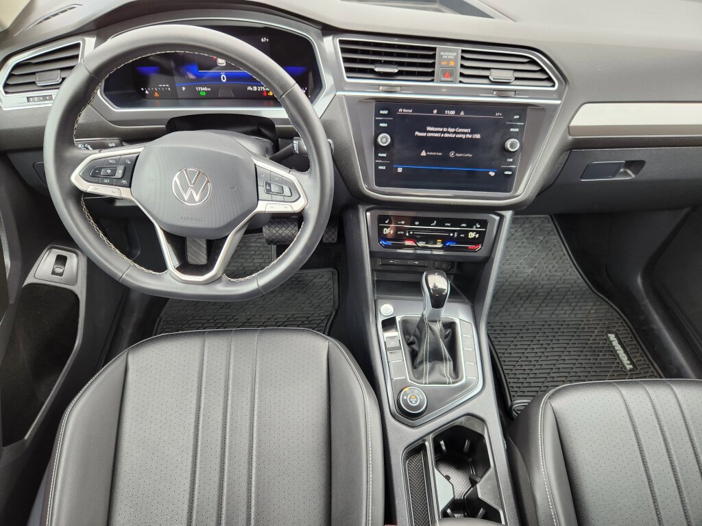 Used 2024 Volkswagen Tiguan SE image 10