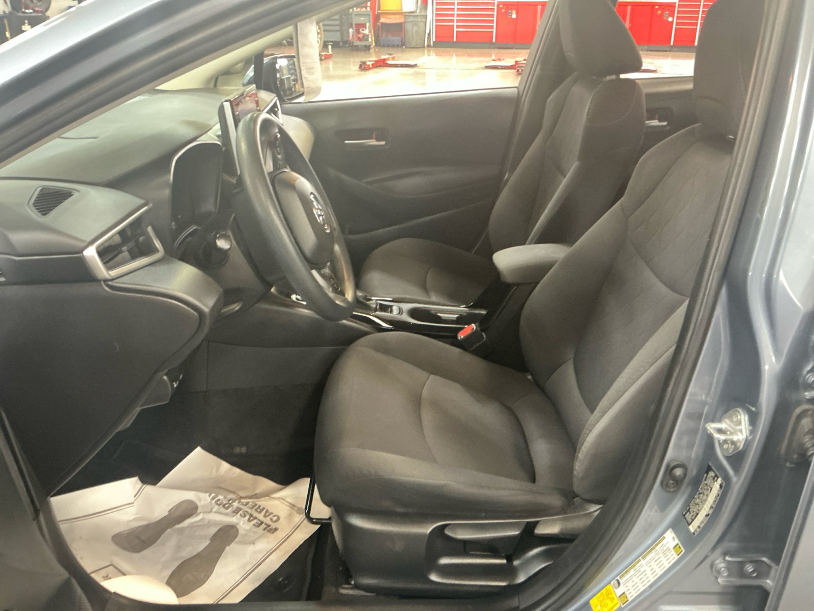 Used 2020 Toyota Corolla LE w/ Carpet Mat Package (TMS) FWD image 14