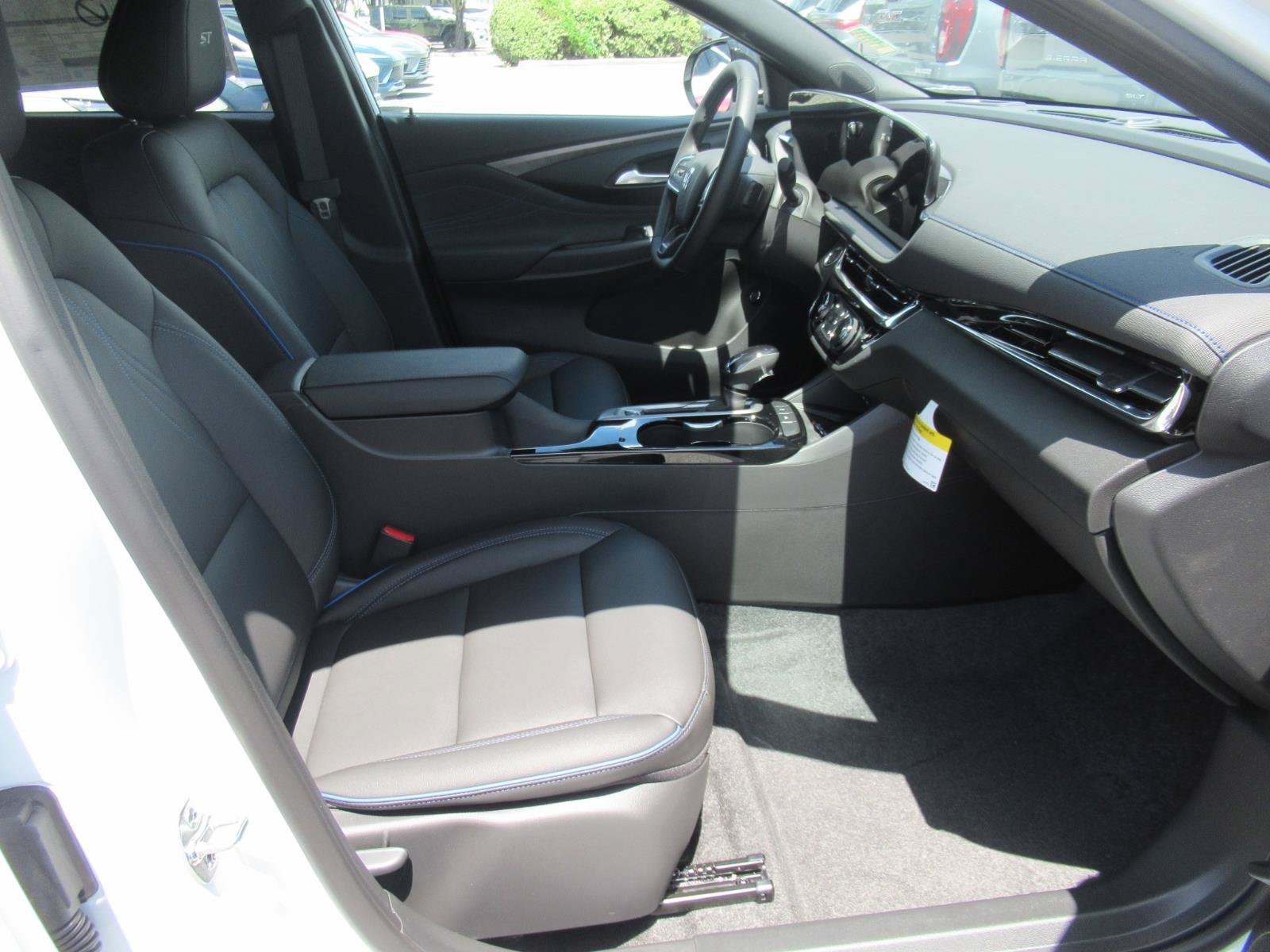 New 2026 Buick Envista Sport Touring w/ Convenience I Package FWD image 10