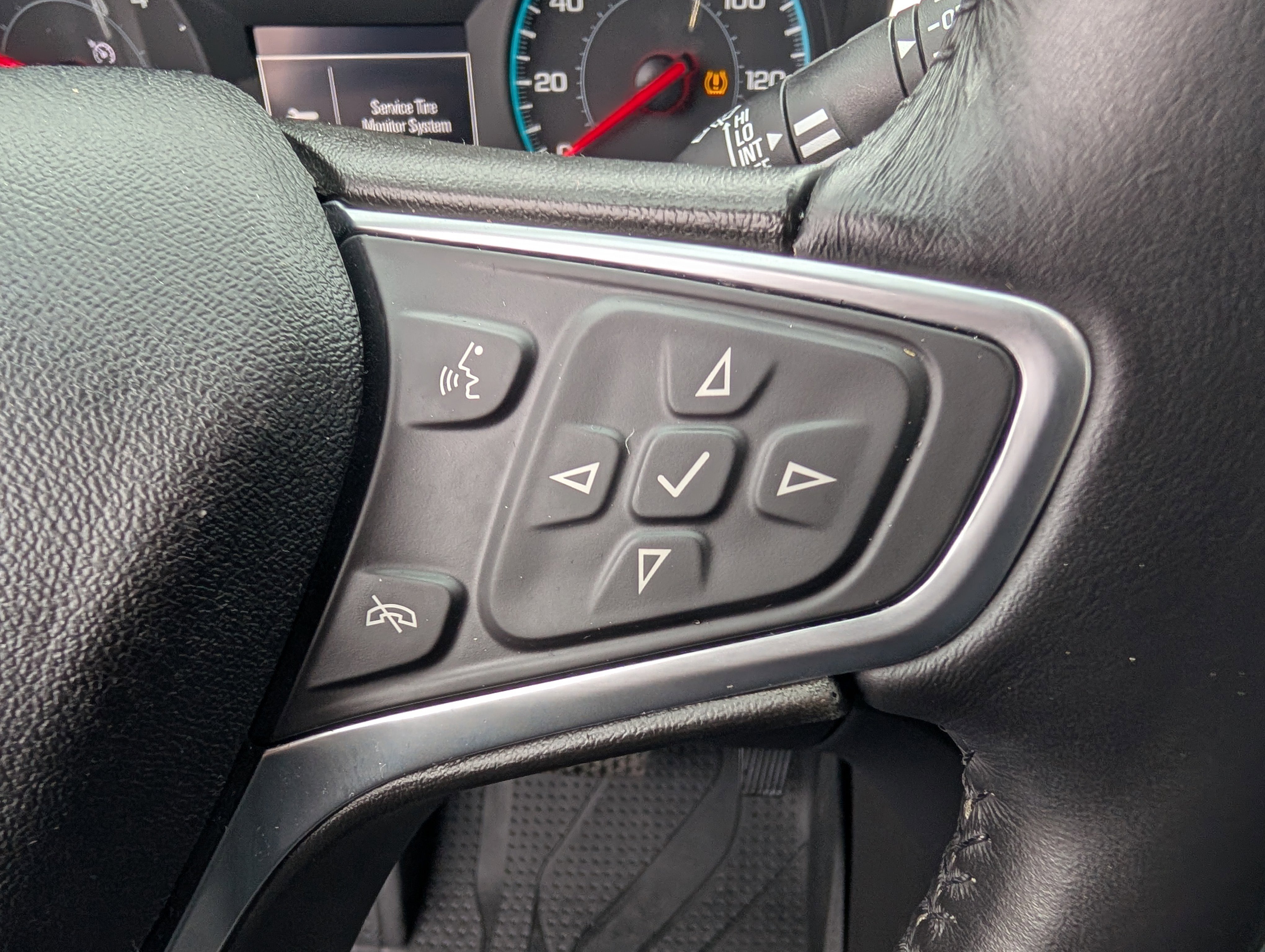 Used 2018 Chevrolet Equinox LT w/ LPO, Floor Liner Package image 17