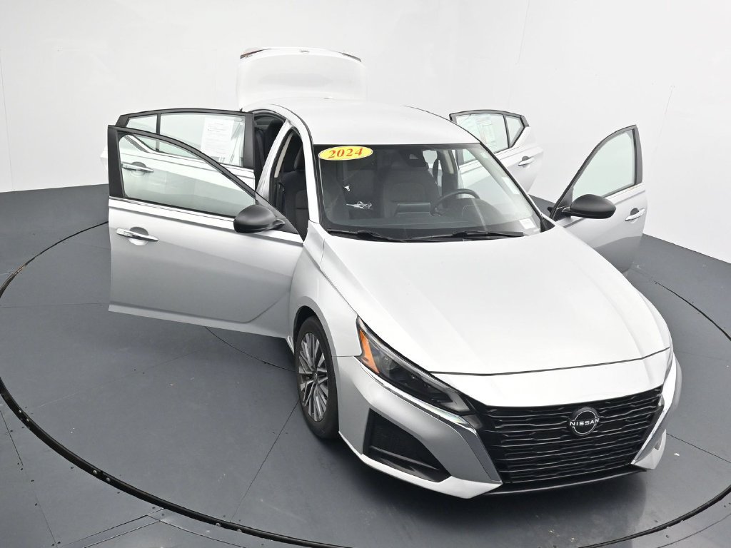 Used 2024 Nissan Altima 2.5 SV FWD image 25