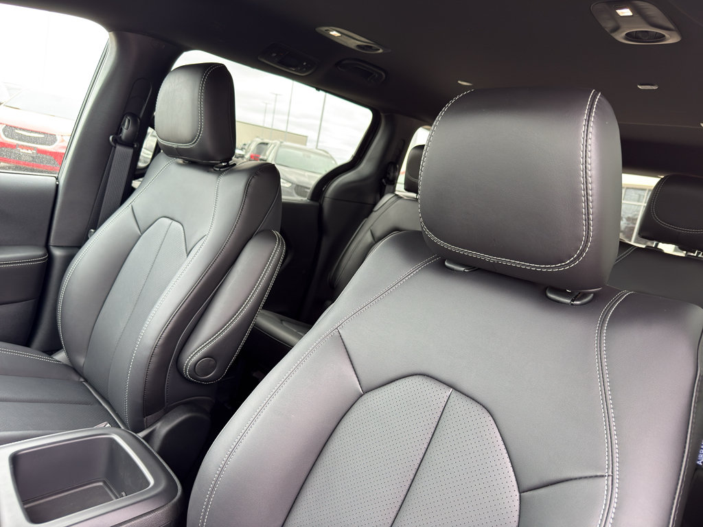 New 2026 Chrysler Pacifica Select FWD image 26