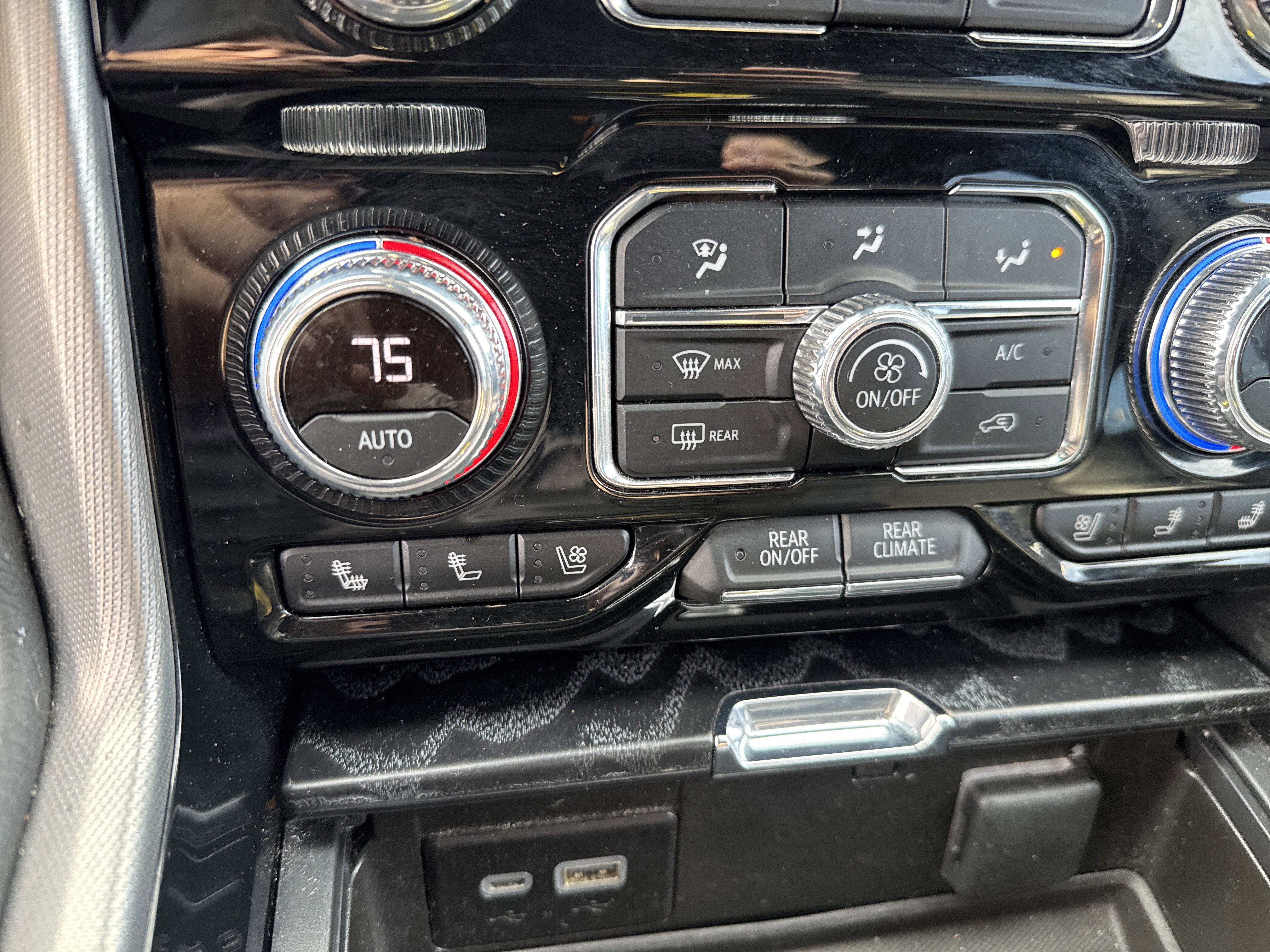 Used 2023 GMC Yukon Denali image 28