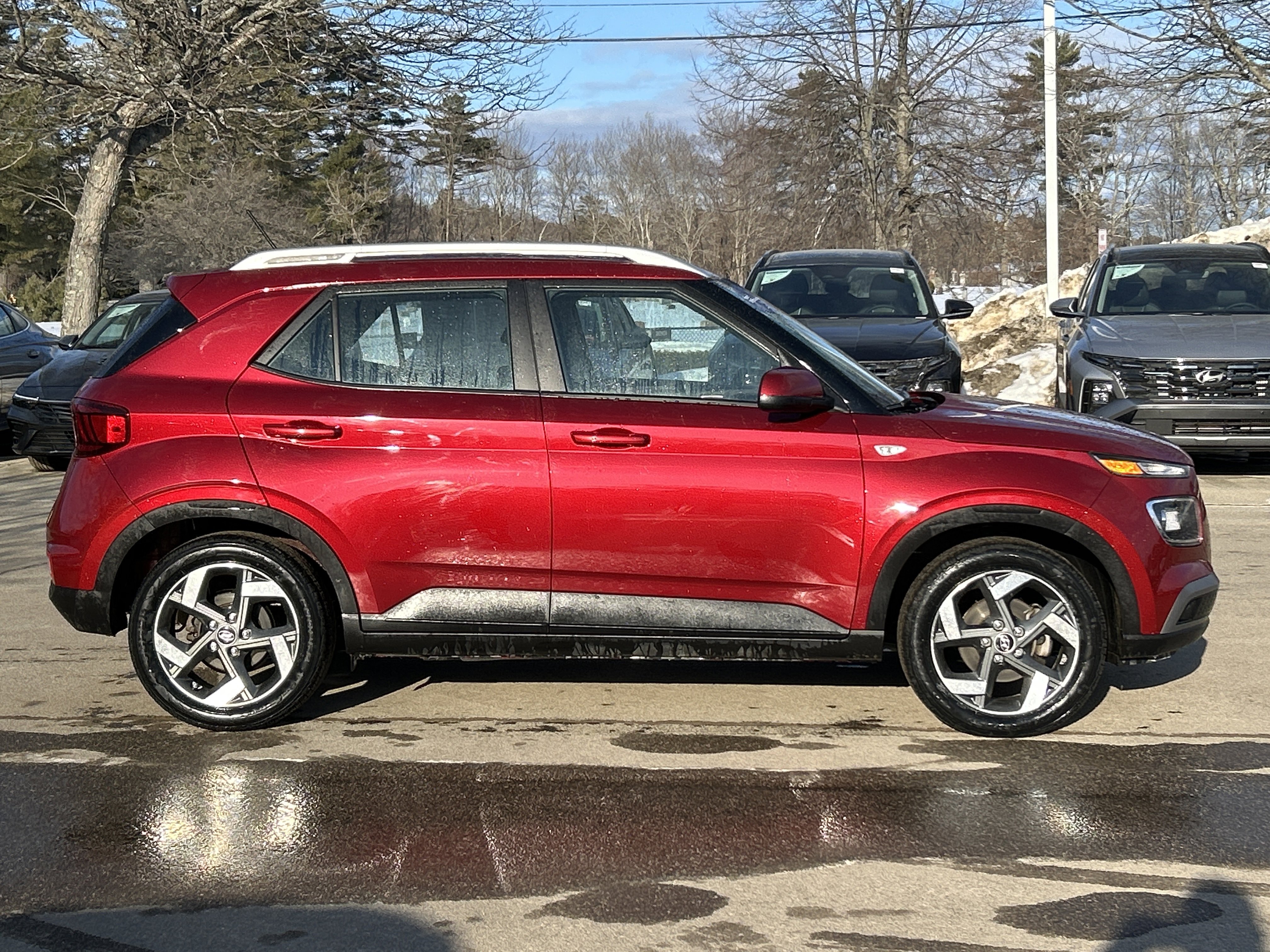 Certified 2024 Hyundai Venue SEL image 4