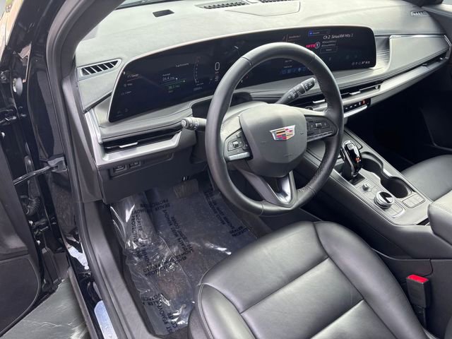 Used 2025 Cadillac XT4 Premium Luxury FWD image 9