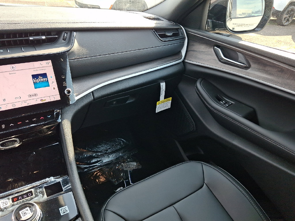 New 2027 Jeep Grand Cherokee L Limited AWD/4WD image 12