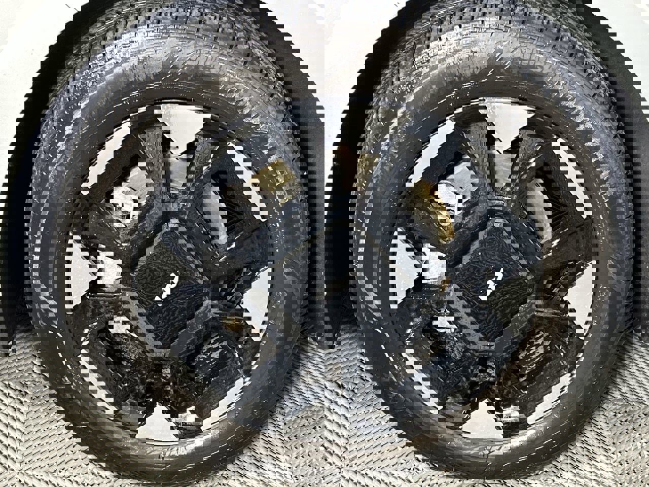 Used 2025 Kia Carnival EX image 9