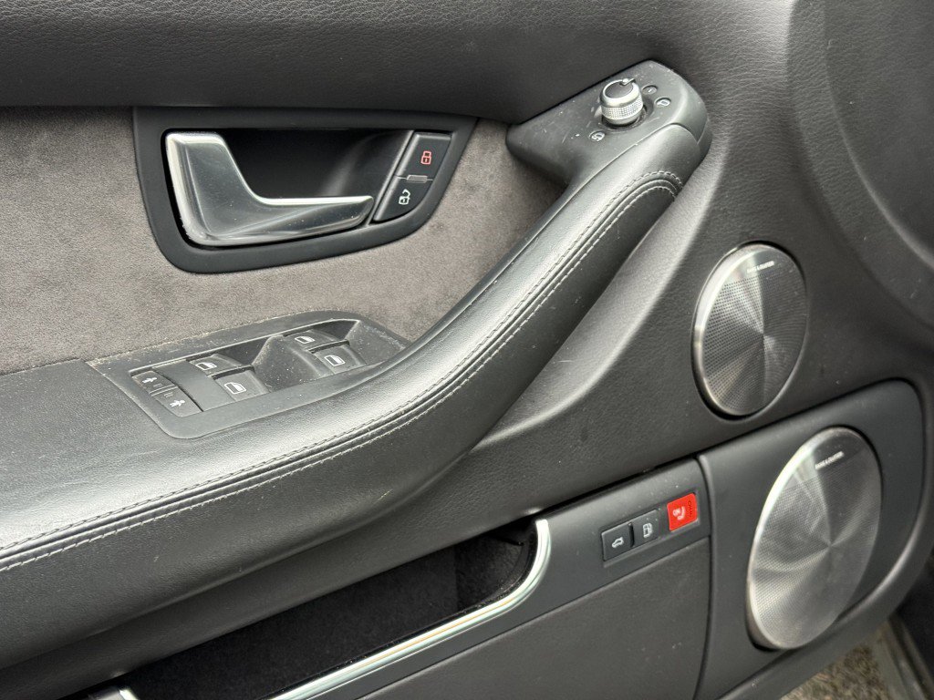 Used 2009 Audi S8 image 40