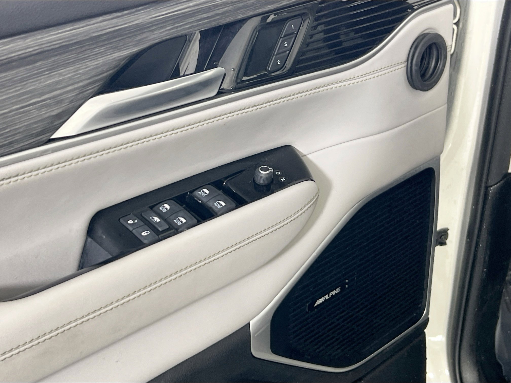 Used 2022 Jeep Wagoneer Series III w/ Flexible Seating Group image 18