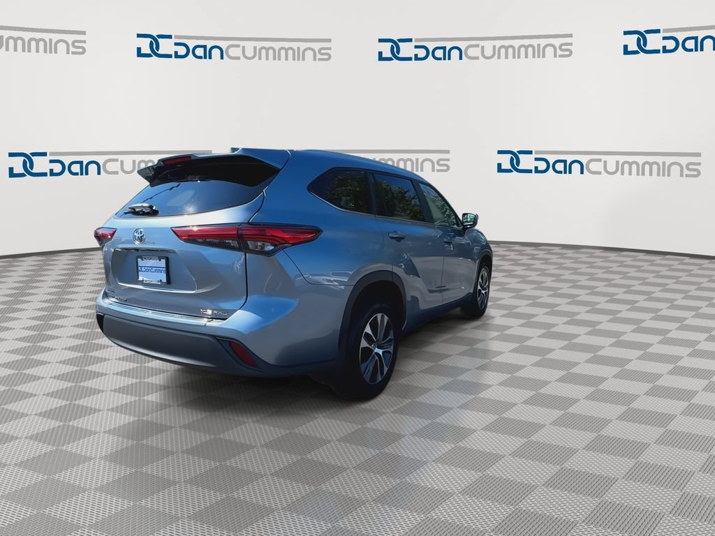 Used 2023 Toyota Highlander XLE AWD/4WD image 8