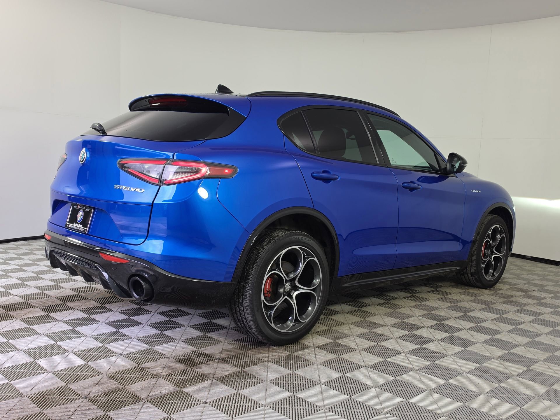 Used 2024 Alfa Romeo Stelvio Veloce AWD/4WD image 7