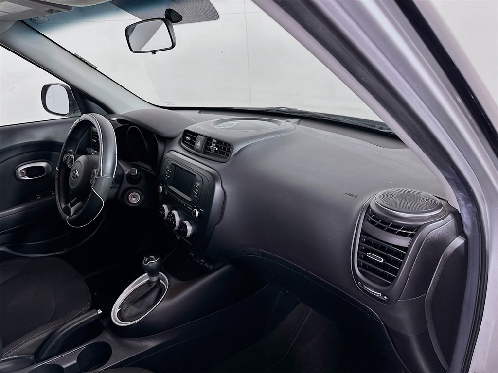 Used 2018 Kia Soul Base image 25
