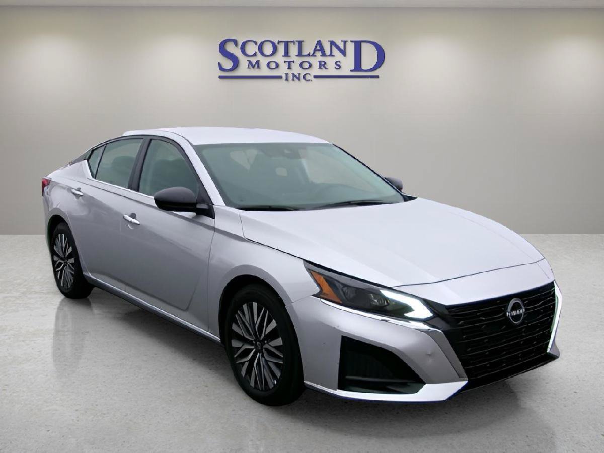 Used 2025 Nissan Altima 2.5 SV FWD image 4