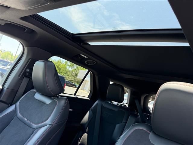 Used 2025 Ford Explorer ST w/ Sun And Sound Package image 15