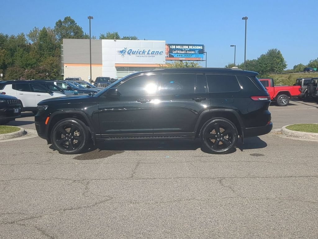 Used 2022 Jeep Grand Cherokee L Laredo AWD/4WD image 2