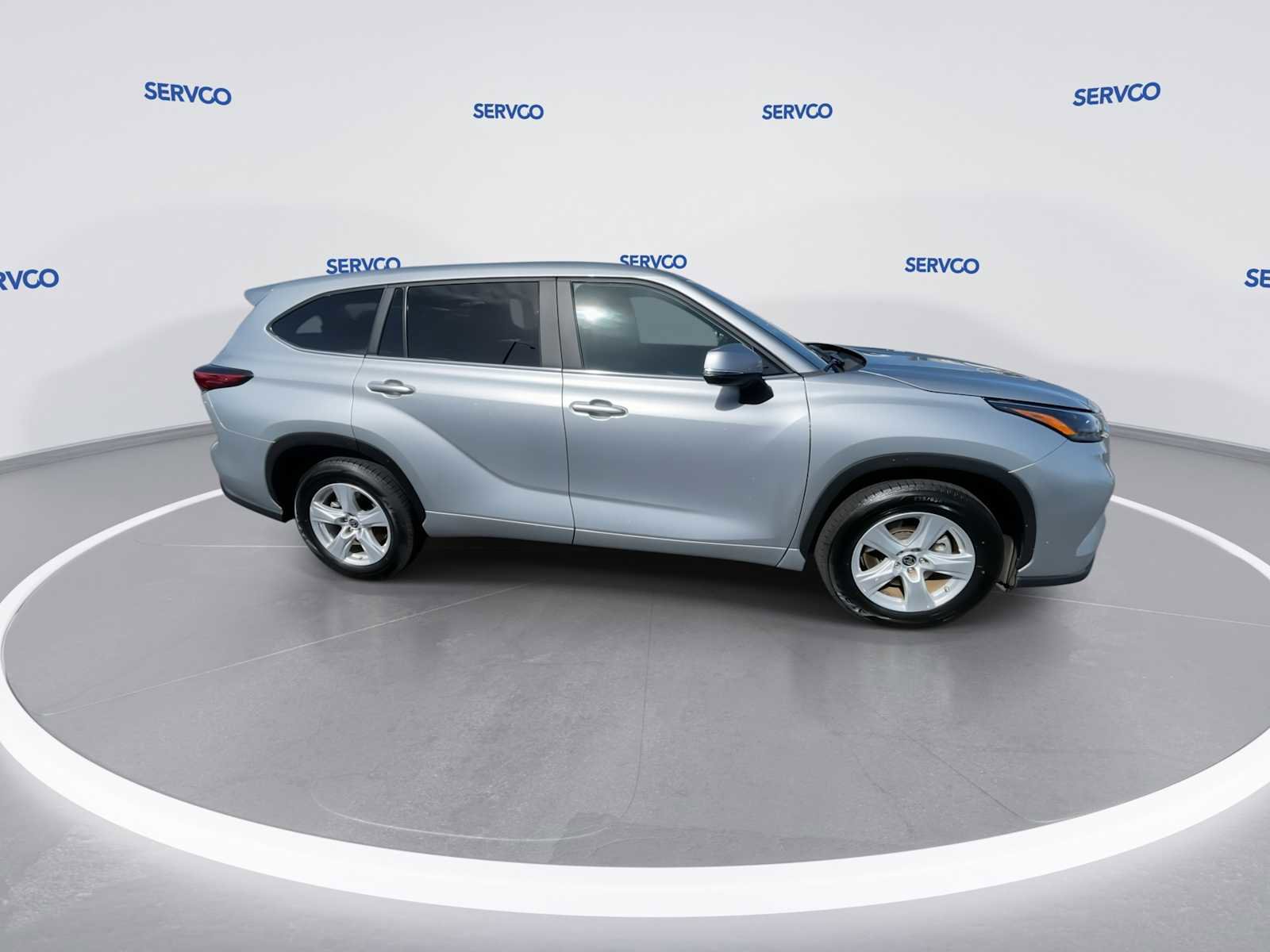 Used 2023 Toyota Highlander L image 2