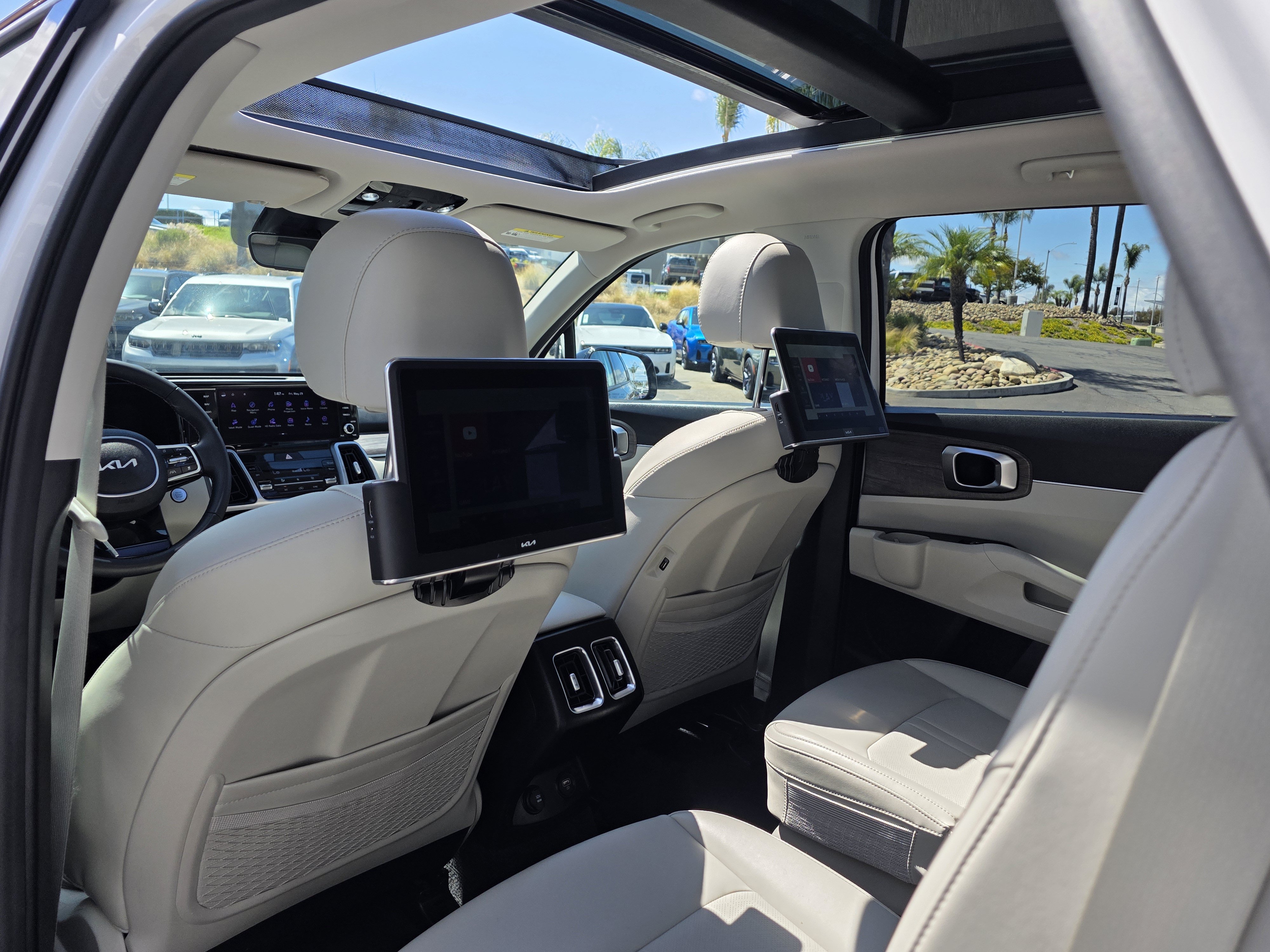 Used 2022 Kia Sorento EX w/ Panoramic Sunroof Package FWD image 19