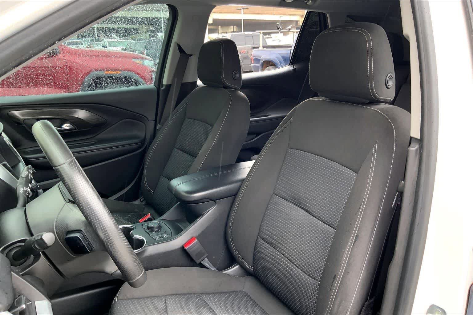 Used 2022 GMC Terrain SLE w/ Driver Convenience Package image 11