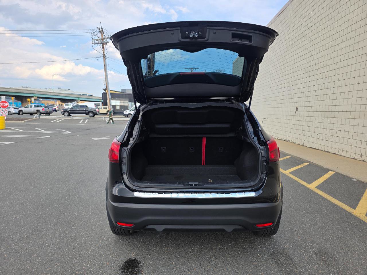 Used 2018 Nissan Rogue Sport S w/ S Appearance Package FWD image 9