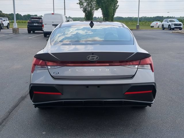 Used 2024 Hyundai Elantra SEL FWD image 4