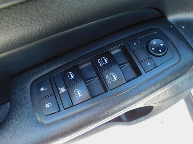 Used 2019 Jeep Grand Cherokee Laredo image 14