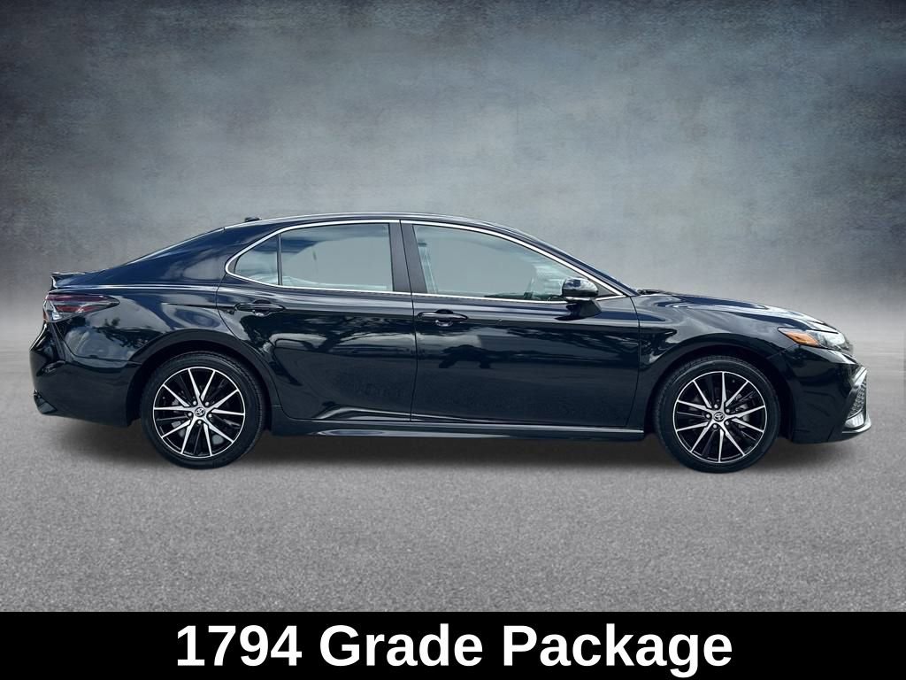 Used 2023 Toyota Camry SE image 5