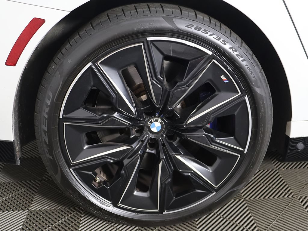 Used 2023 BMW 760i xDrive AWD/4WD image 25