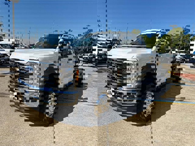 New 2025 Ford F550 4x4 SuperCab Super Duty image 3