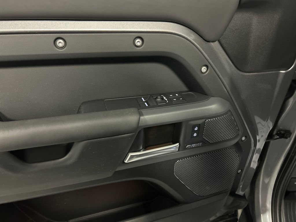 Used 2023 Land Rover Defender 90 X image 12
