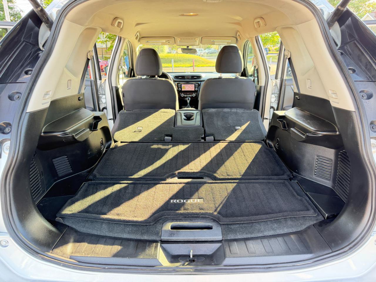 Used 2018 Nissan Rogue SV AWD/4WD image 37
