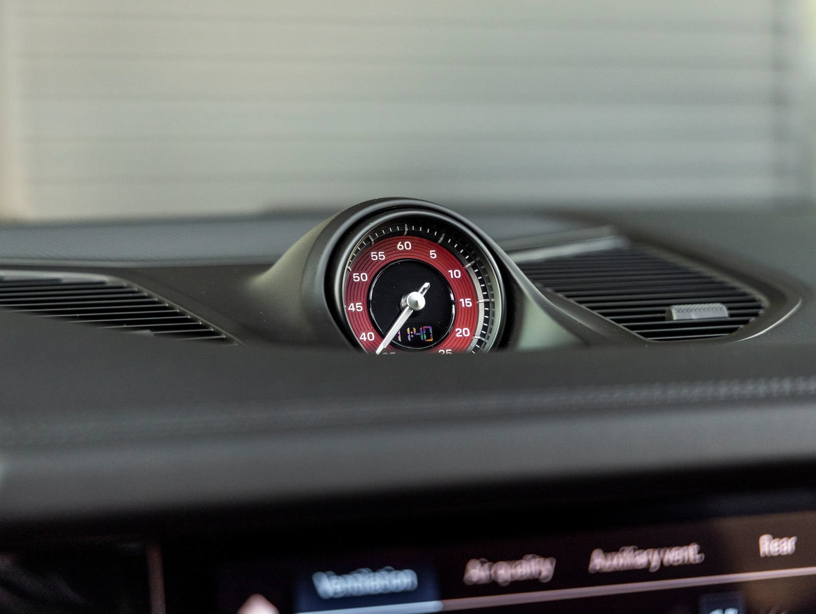 Certified 2025 Porsche Cayenne GTS AWD/4WD image 25