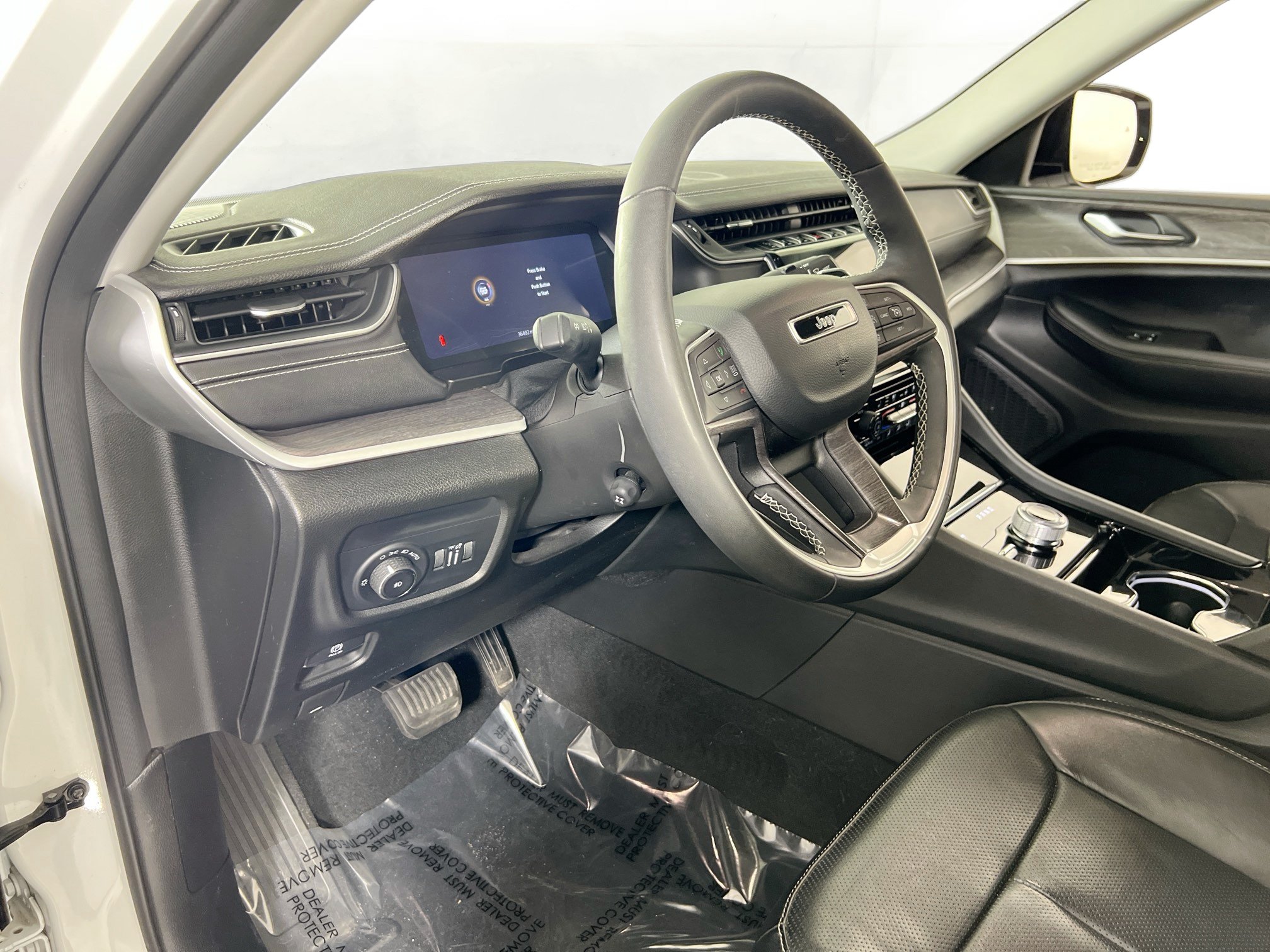 Used 2023 Jeep Grand Cherokee L Limited w/ Luxury Tech Group II AWD/4WD image 9