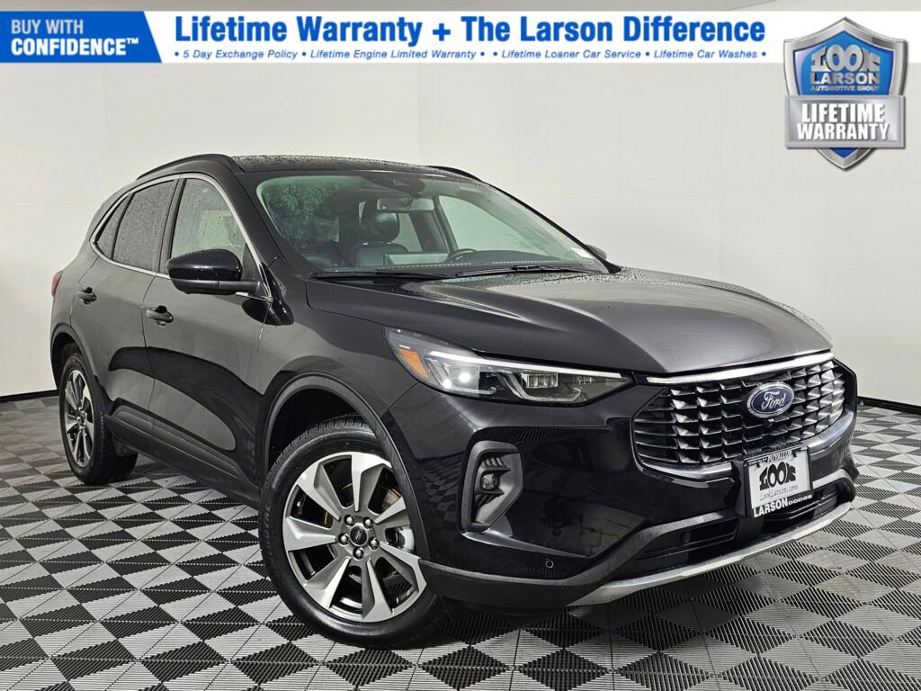 Used 2024 Ford Escape Platinum image 1