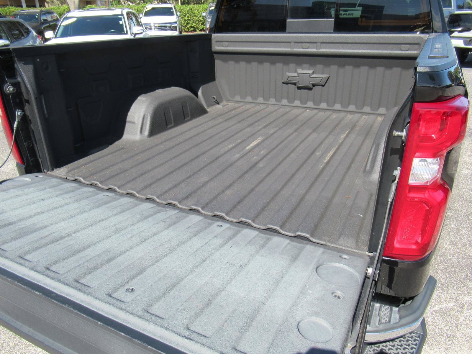 Used 2021 Chevrolet Silverado 1500 LTZ AWD/4WD image 34