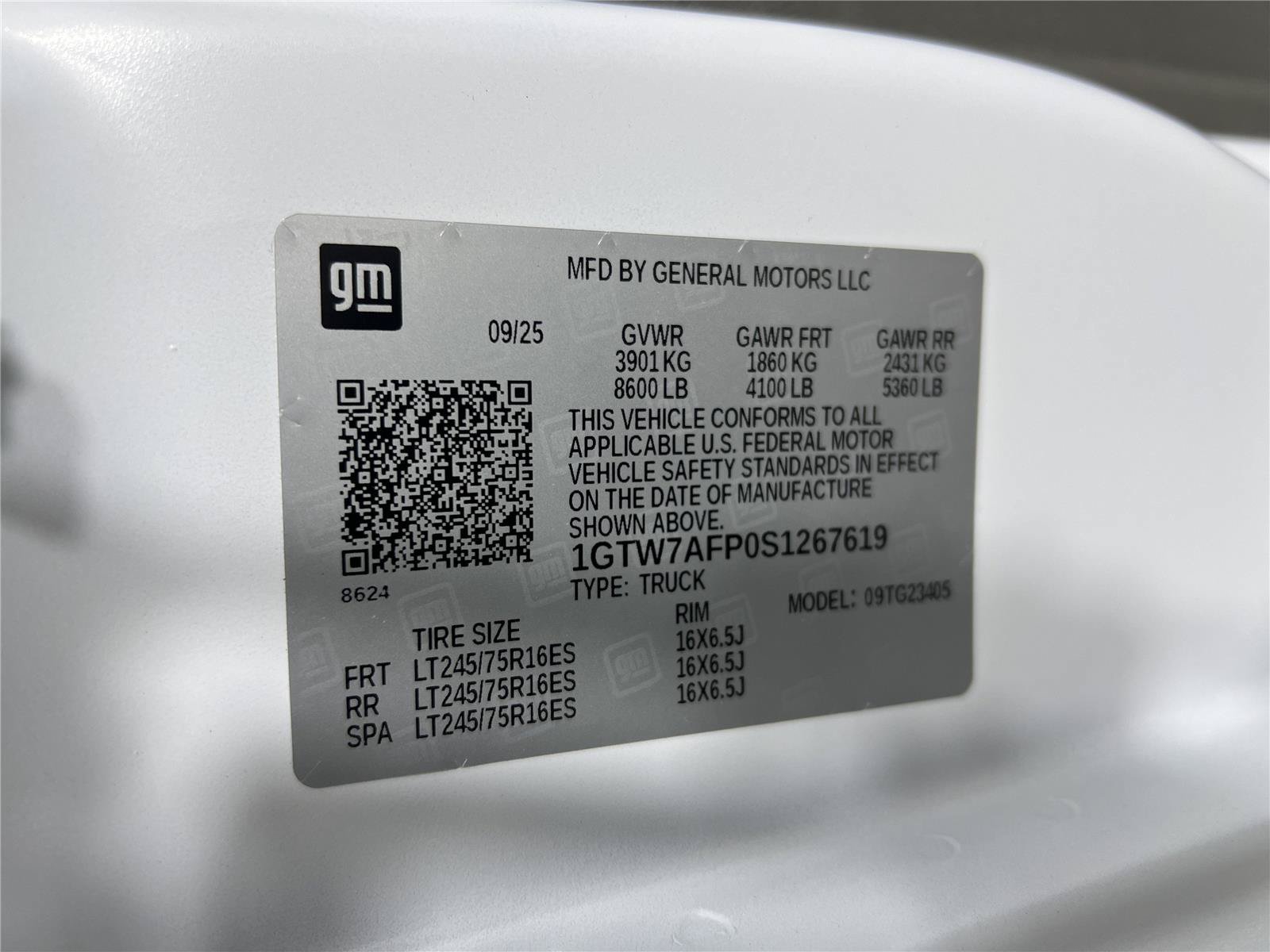 New 2025 GMC Savana 2500 w/ Driver Convenience Package RWD image 27