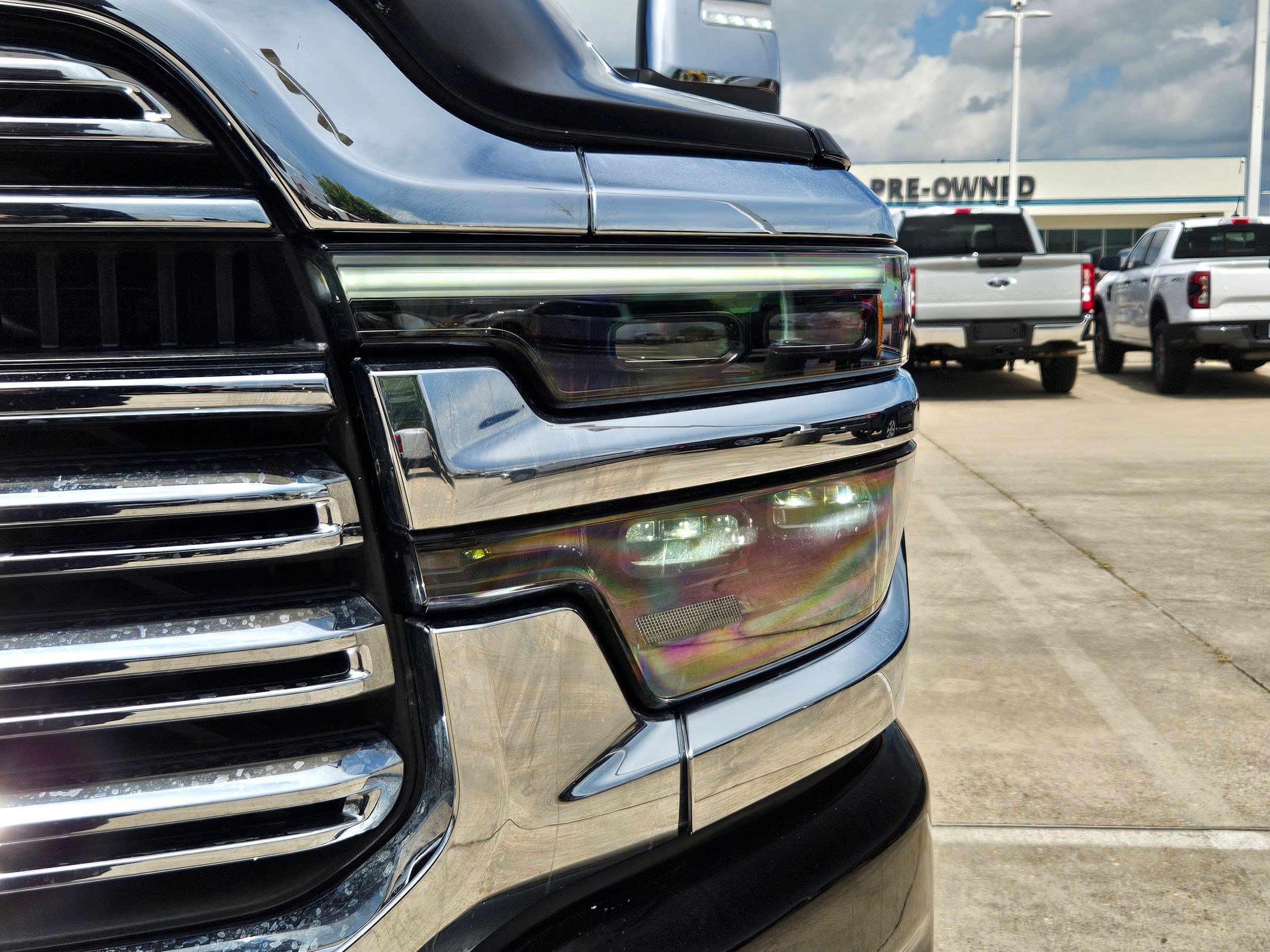 Used 2025 RAM 2500 Laramie AWD/4WD image 12