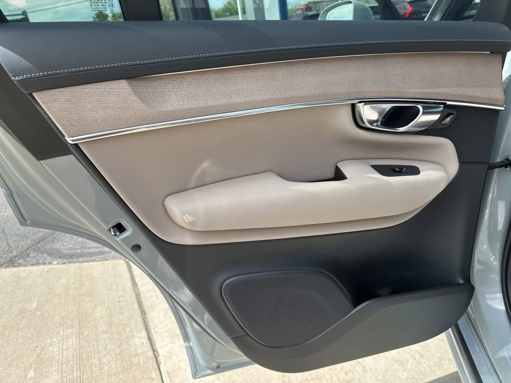 Certified 2025 Volvo XC90 B6 Plus AWD/4WD image 38