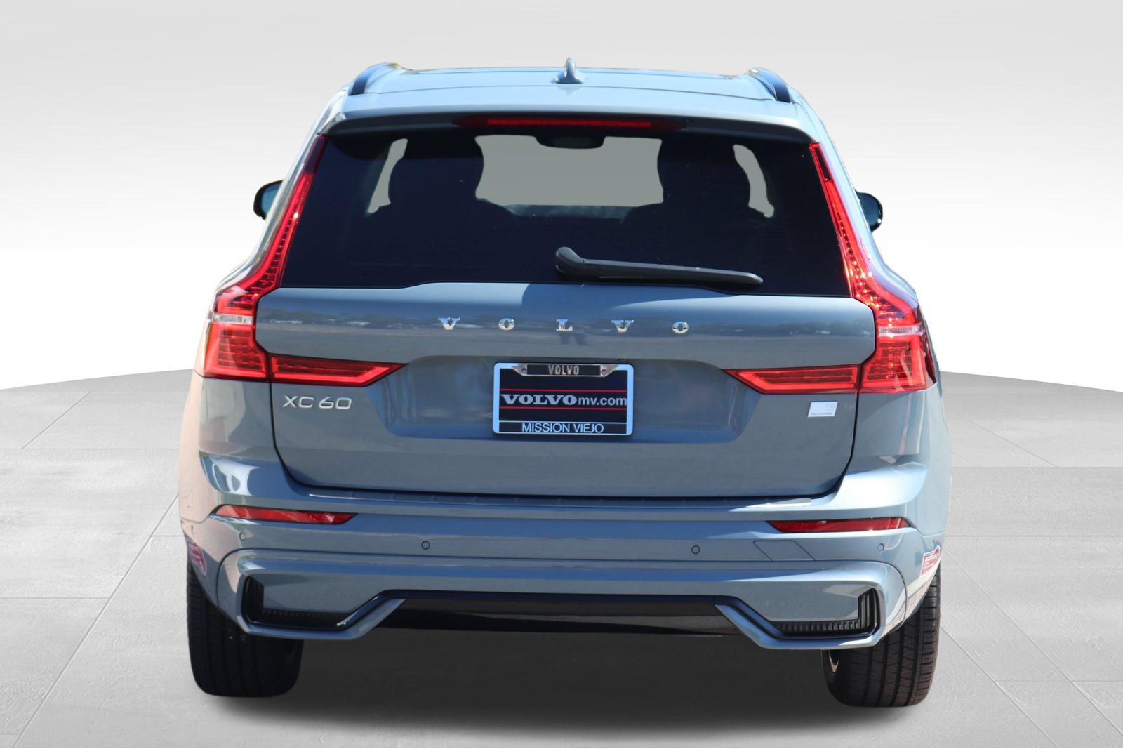 Used 2024 Volvo XC60 T8 Plus w/ Protection Package Premier AWD/4WD image 7