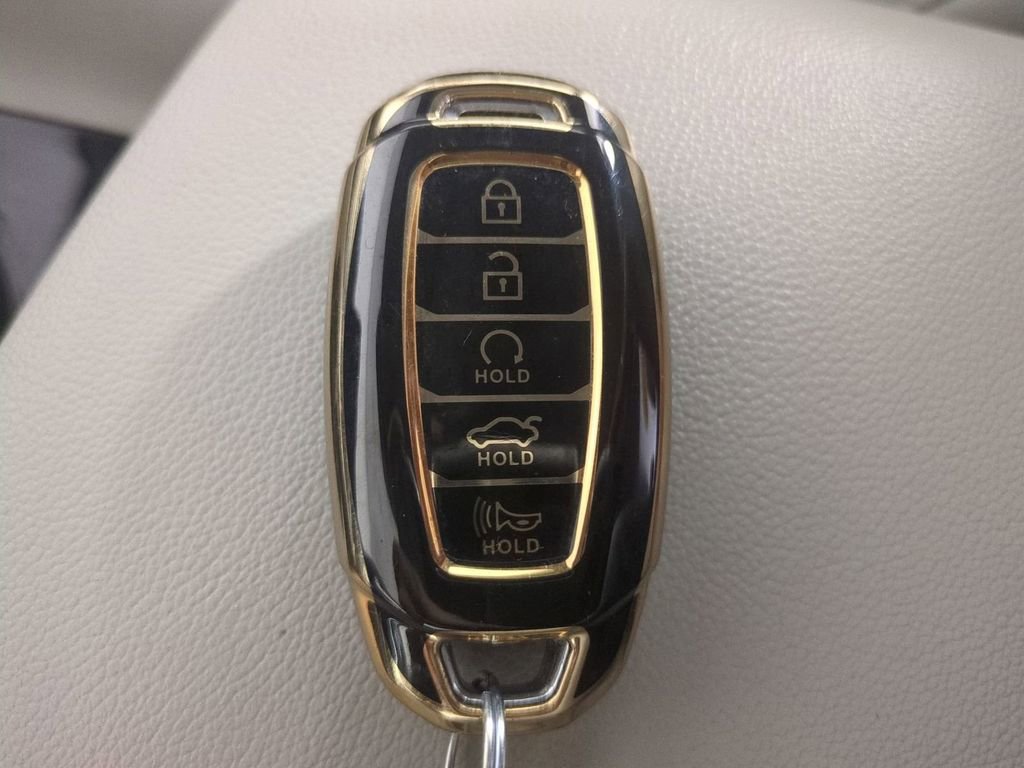 Used 2023 Hyundai Elantra Limited w/ Cargo Package image 37