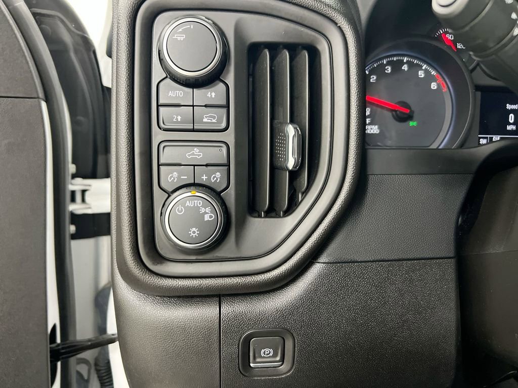 Used 2023 Chevrolet Silverado 1500 Custom image 18