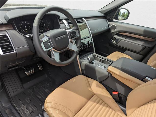 New 2025 Land Rover Discovery Dynamic SE image 3