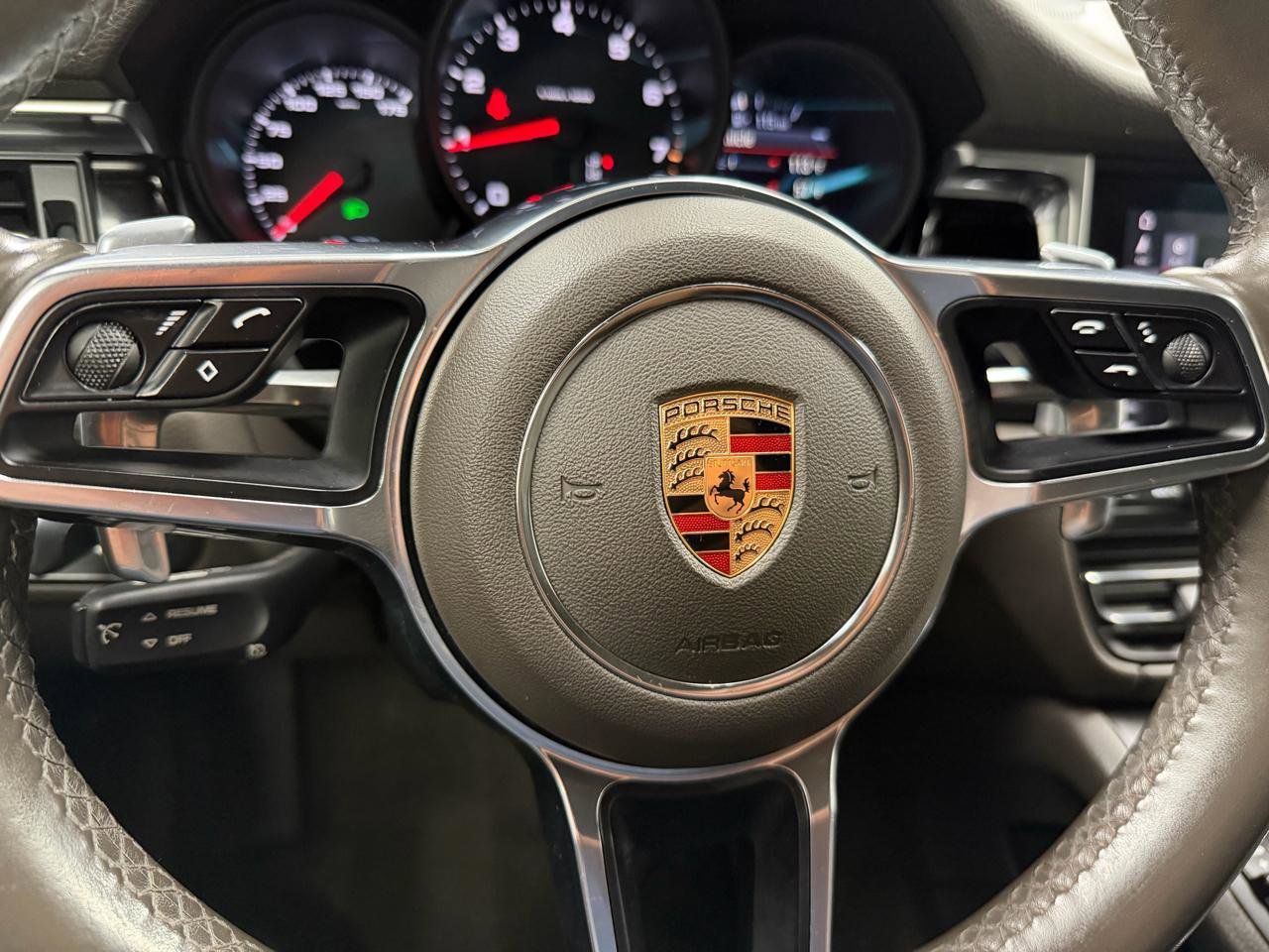 Used 2020 Porsche Macan w/ Premium Package Plus AWD/4WD image 18