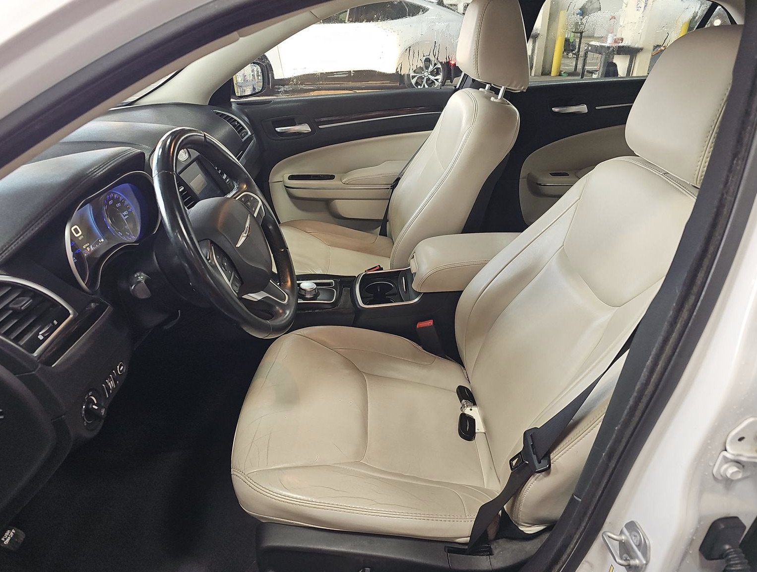Used 2016 Chrysler 300 Limited RWD image 5