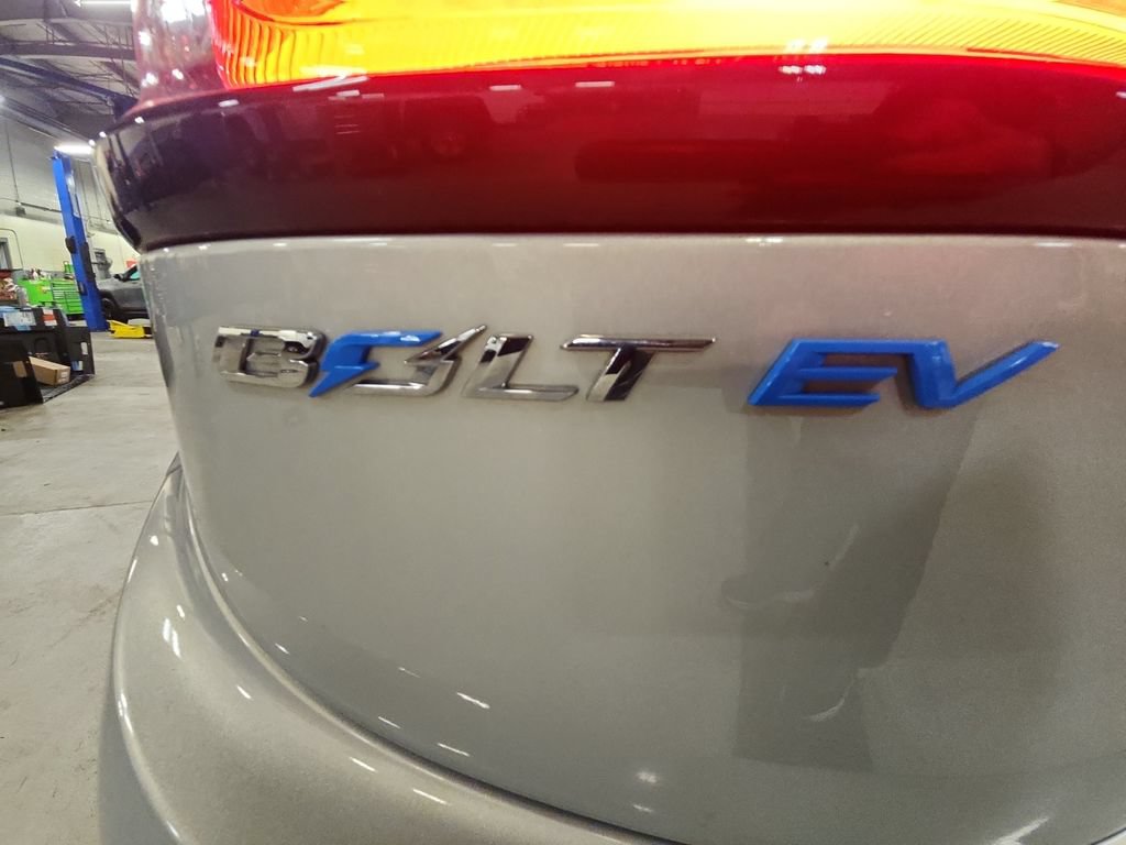 Used 2022 Chevrolet Bolt LT w/ Infotainment Package FWD image 37
